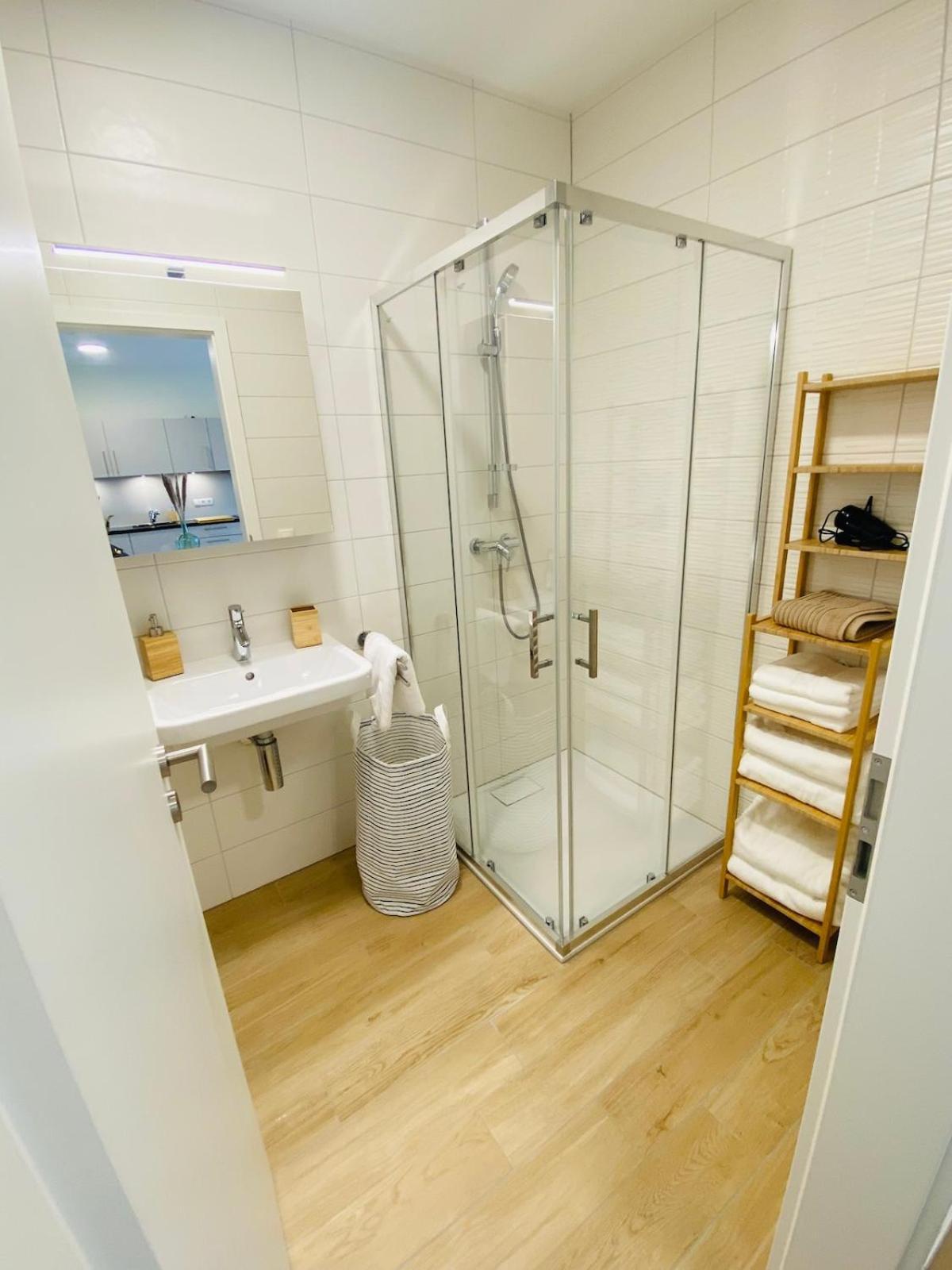 Luxury Flat In Center With Free Parking-hol1
